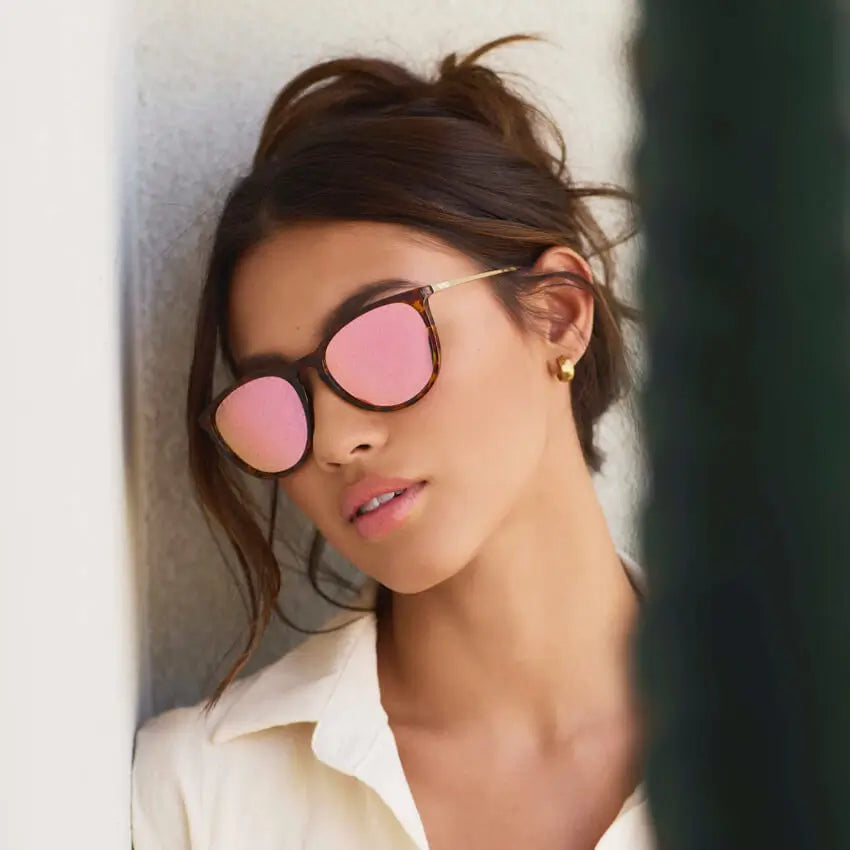 Brown Tortoise / Mirror Pink Lens || Classic Round Frame Sunglasses with Tortoise Frame and Mirror Pink Polarized Lenses