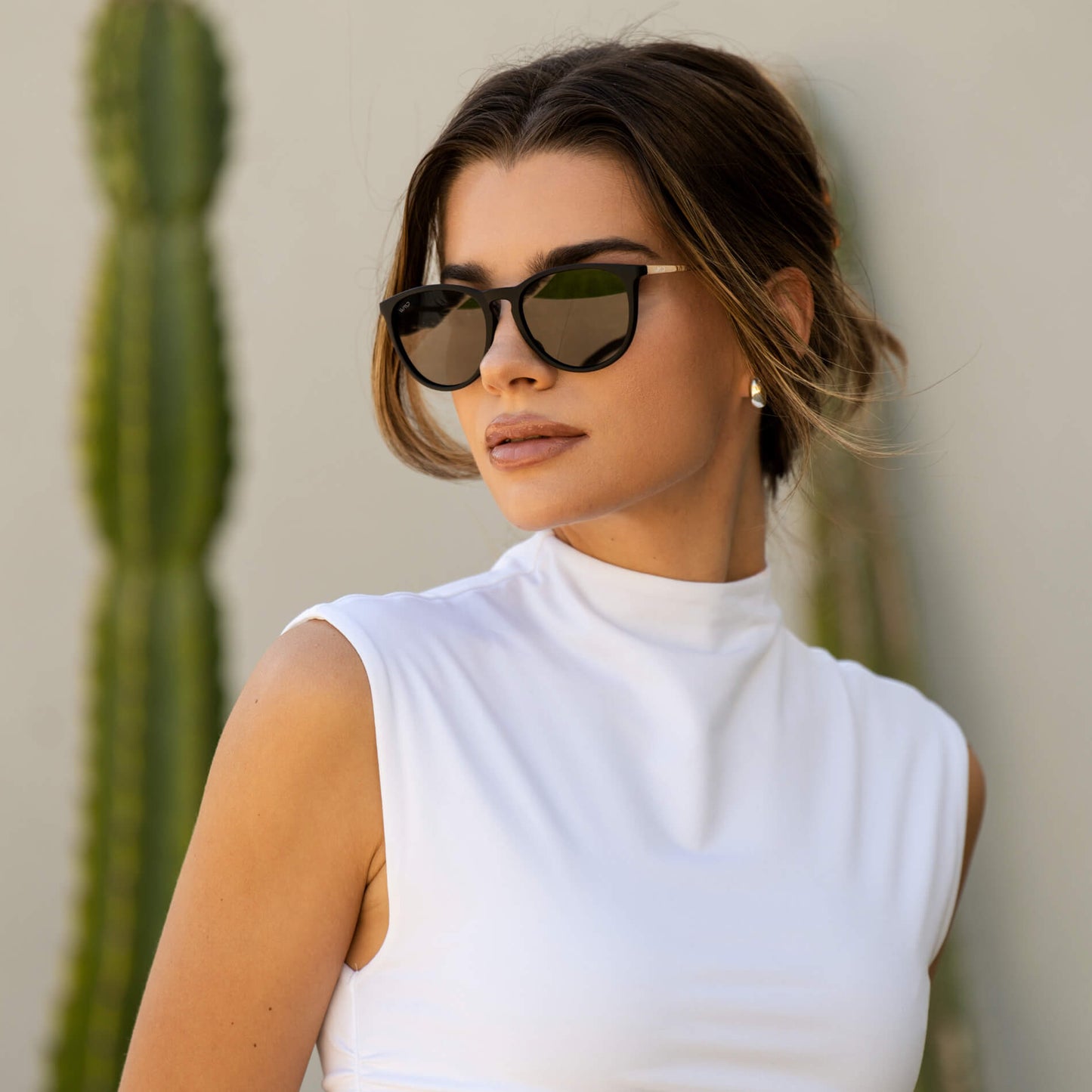 Gold / Black || Classic Round Frame Sunglasses with Black Frame and Black Polarized Lenses