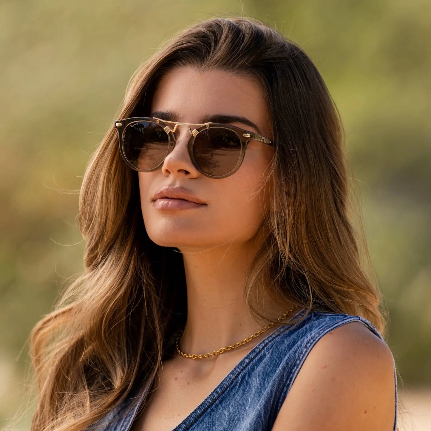 Crystal Taupe Brown / Maple Brown Gradient Lens || Model wearing Double Bridge Round Retro Polarized Sunglasses with Crystal Taupe Brown Frame Maple Brown Gradient Lens and Gold Fashion Accents