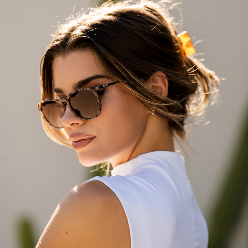 Blush Pink Tortoise / Brown Gradient Lens || Classic Round Frame Sunglasses with Pink Tortoise Frame and Brown Gradient Lenses