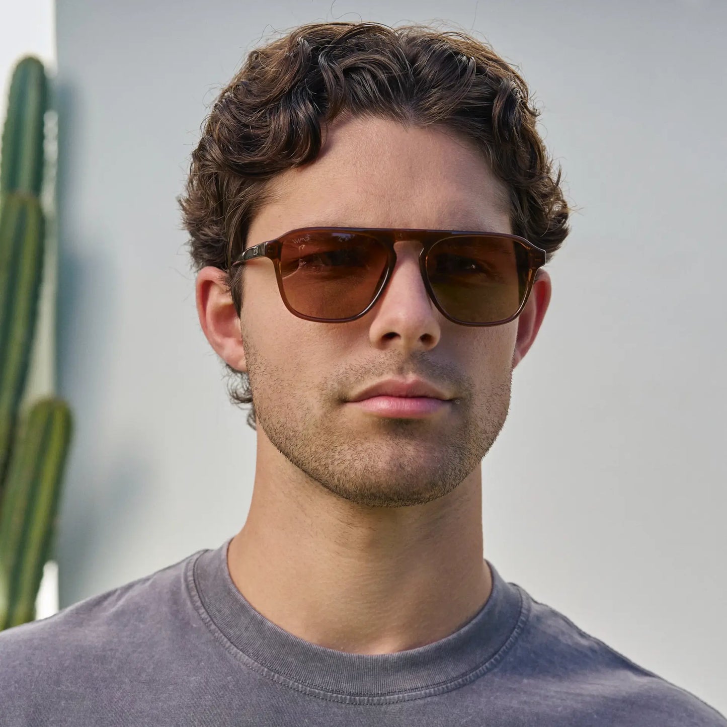 Terracotta Brown / Copper Brown Gradient Lens || Model wearing Unisex Terracotta Brown Single Bridge Aviator Sunglasses with Copper Brown Gradient Polarized Lenses