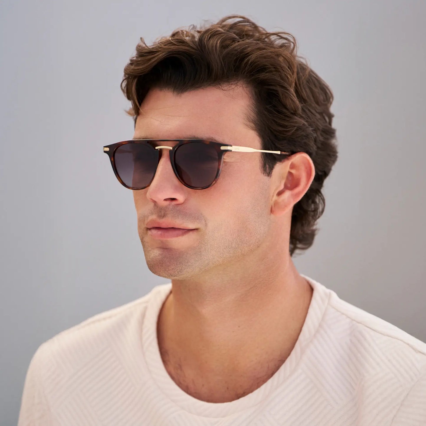 Brown Tortoise / Oak Brown Gradient Lens || Model wearing Men's Round Polarized Sunglasses with Brown Tortoise Metal Frame and Oak Brown Gradient Lenses