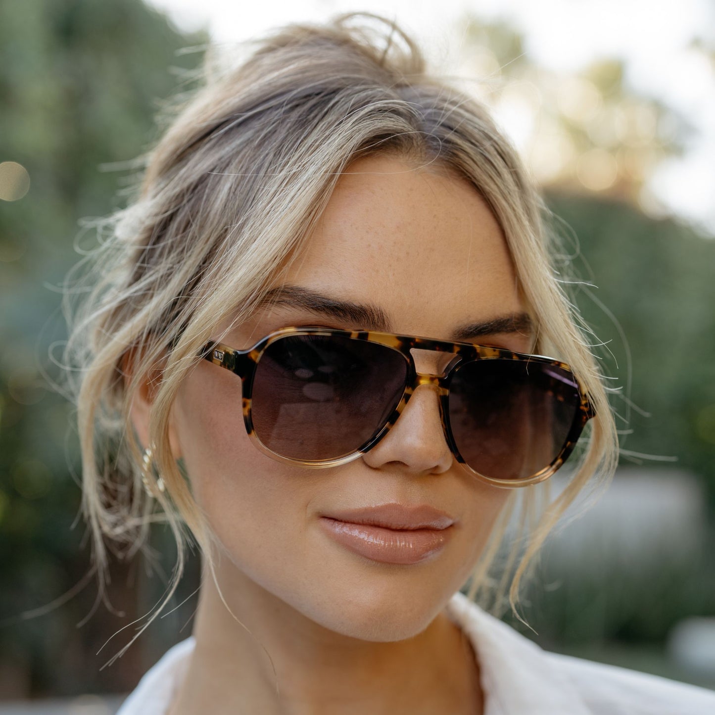 Tortoise Clear / Gradient Sunset Lens || Brown Tortoise Aviator Frame Sunglasses with Pink Gradient Polarized Lenses