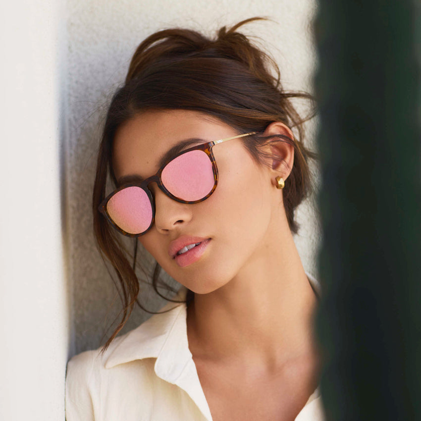 Brown Tortoise / Mirror Pink Lens || Retro Round Frame Sunglasses with Tortoise Frame and Mirror Pink Lenses
