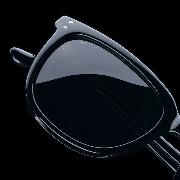 TRIPLE BLACK LENS