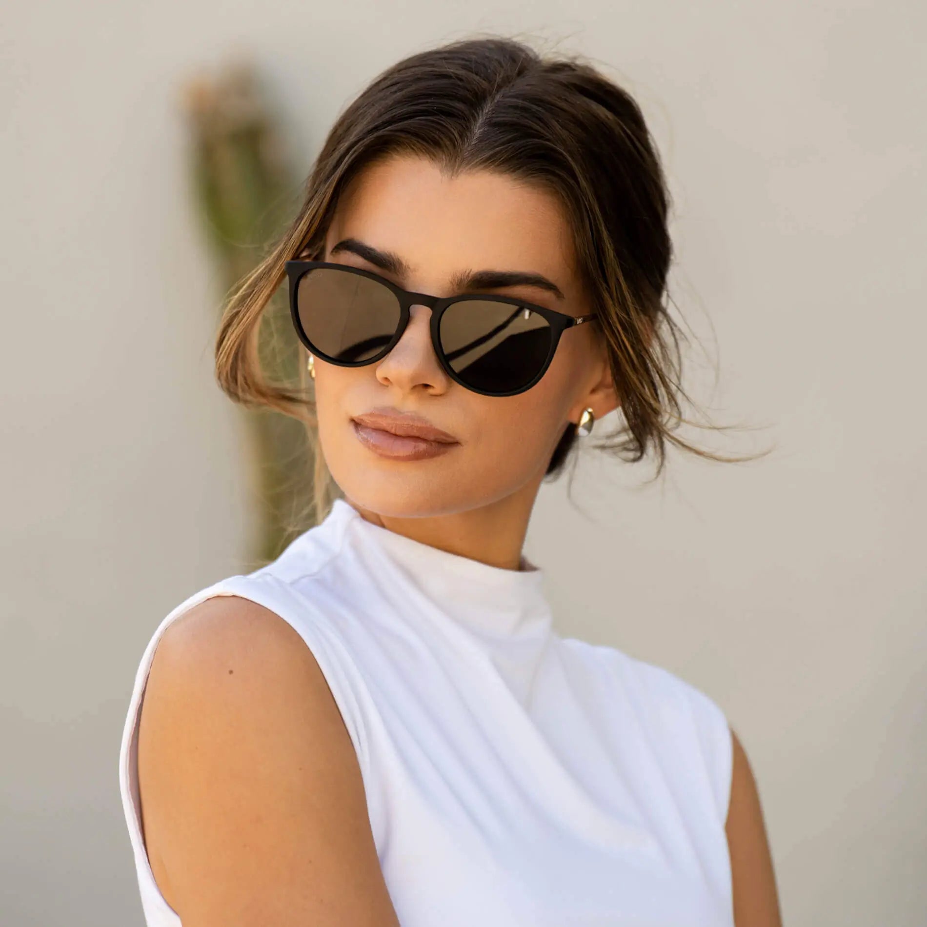 Gold / Black || Classic Round Frame Sunglasses with Black Frame and Black Polarized Lenses