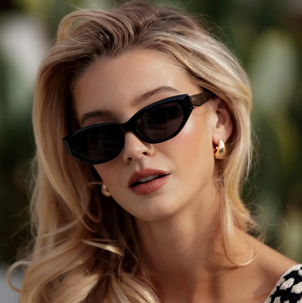 Loretta | Polarized - Black / Triple Black Lens