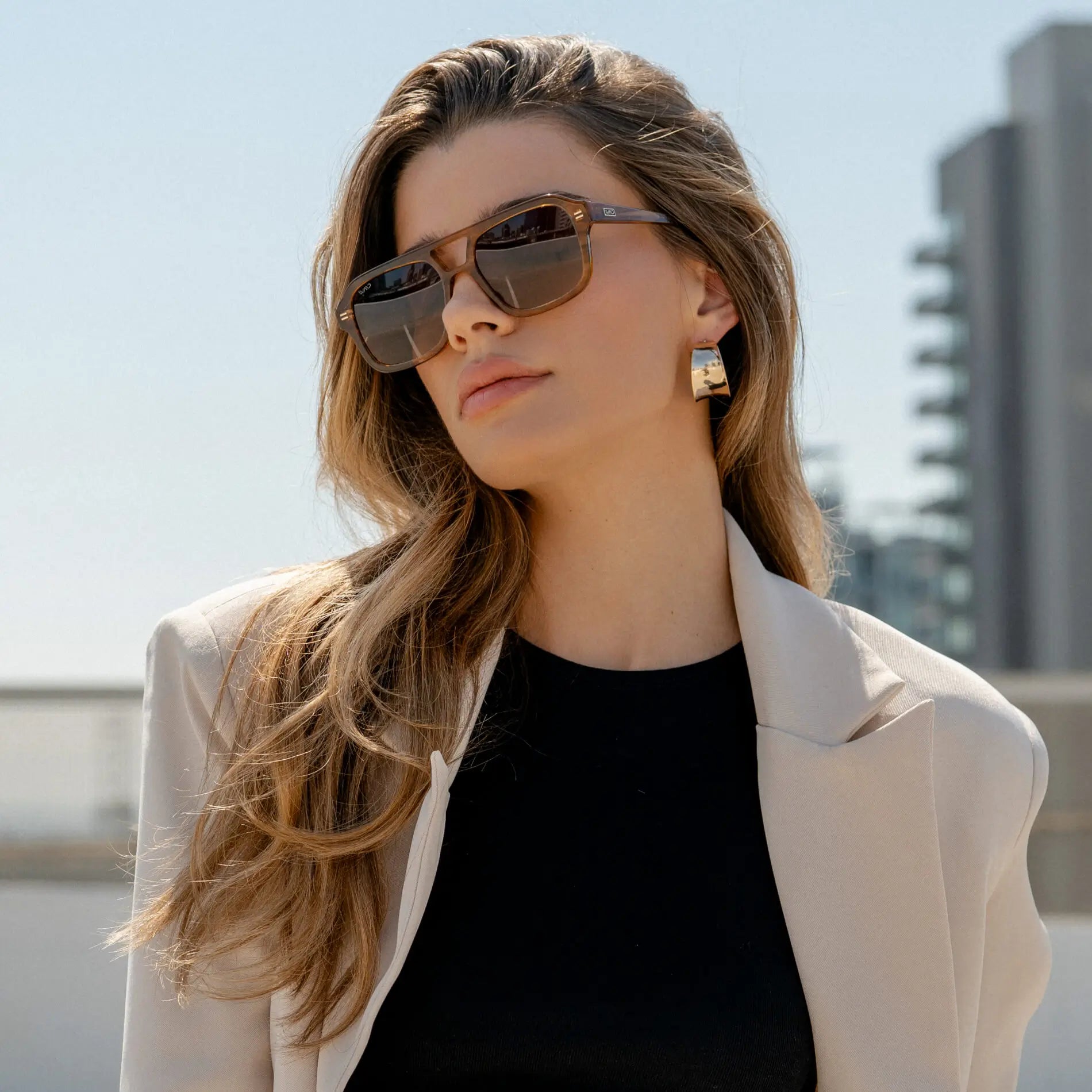 Crystal Brown Grain / Brown Gold Gradient Lens || Women's Oversized Square Aviator Sunglasses in Crystal Brown Grain with Brown Gold Gradient Lenses