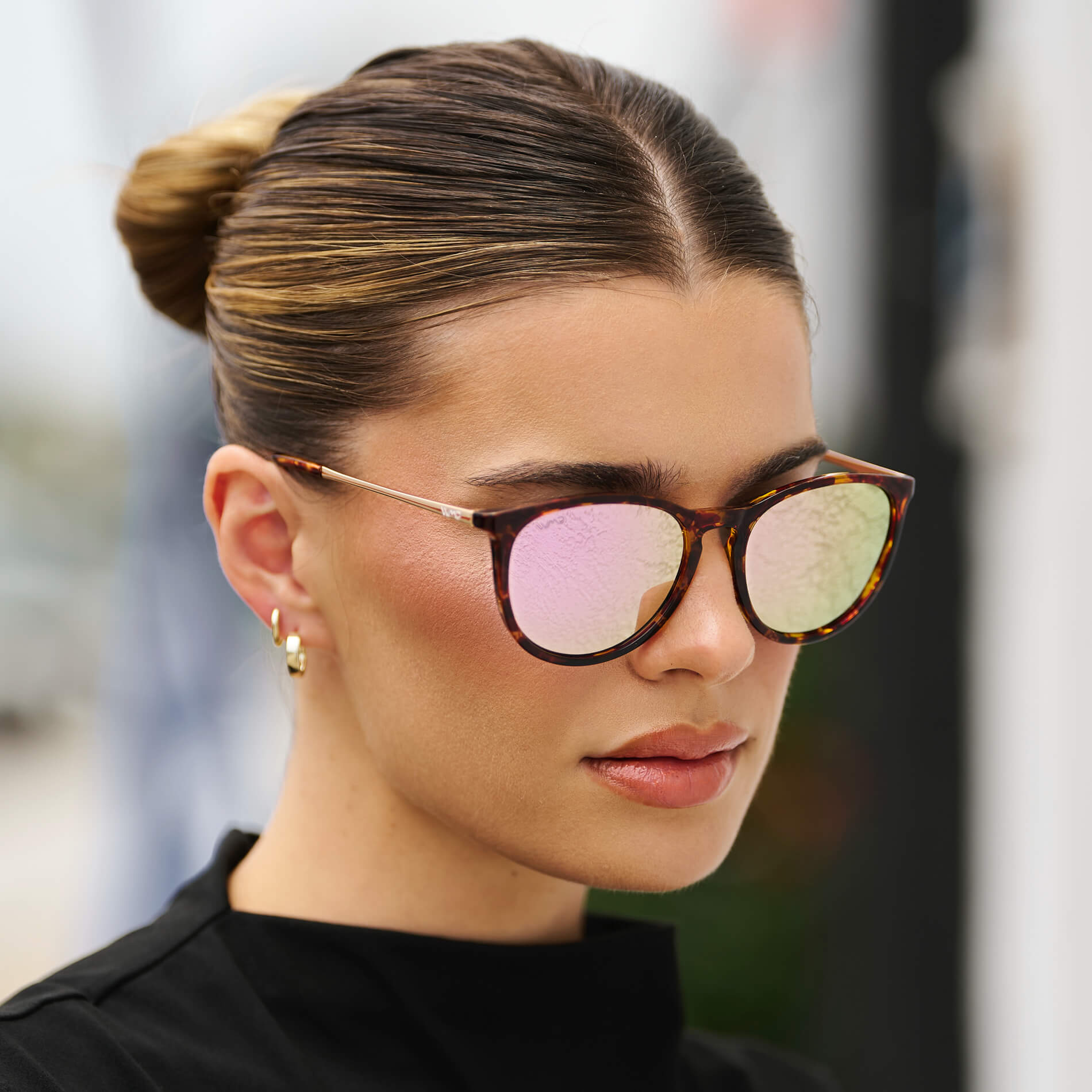 Brown Tortoise / Mirror Pink Lens || Retro Round Frame Sunglasses with Tortoise Frame and Mirror Pink Lenses