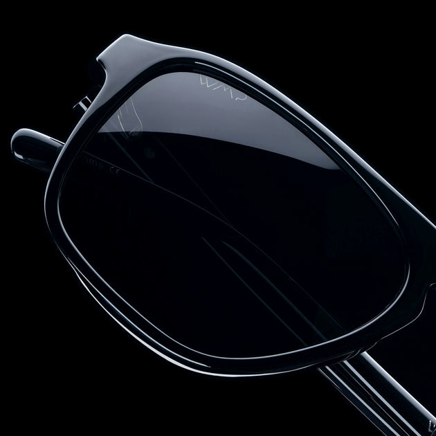 TRIPLE BLACK LENS