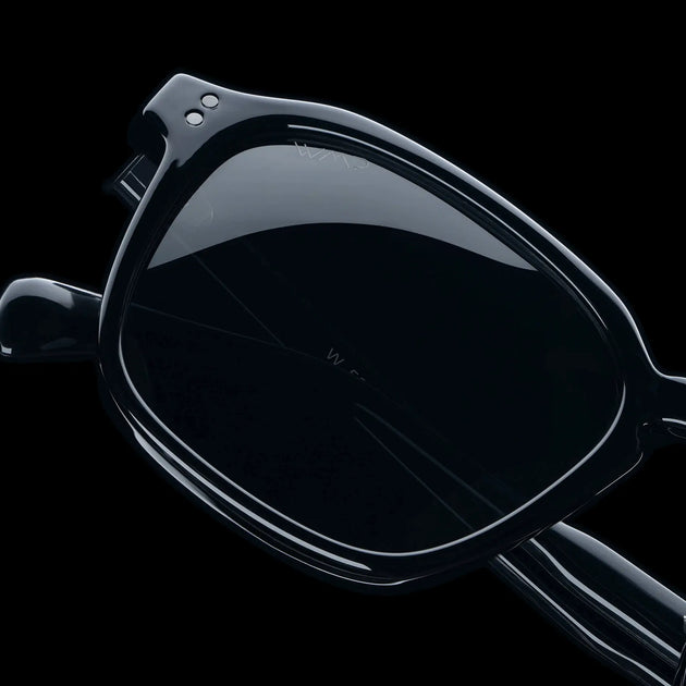 TRIPLE BLACK LENS