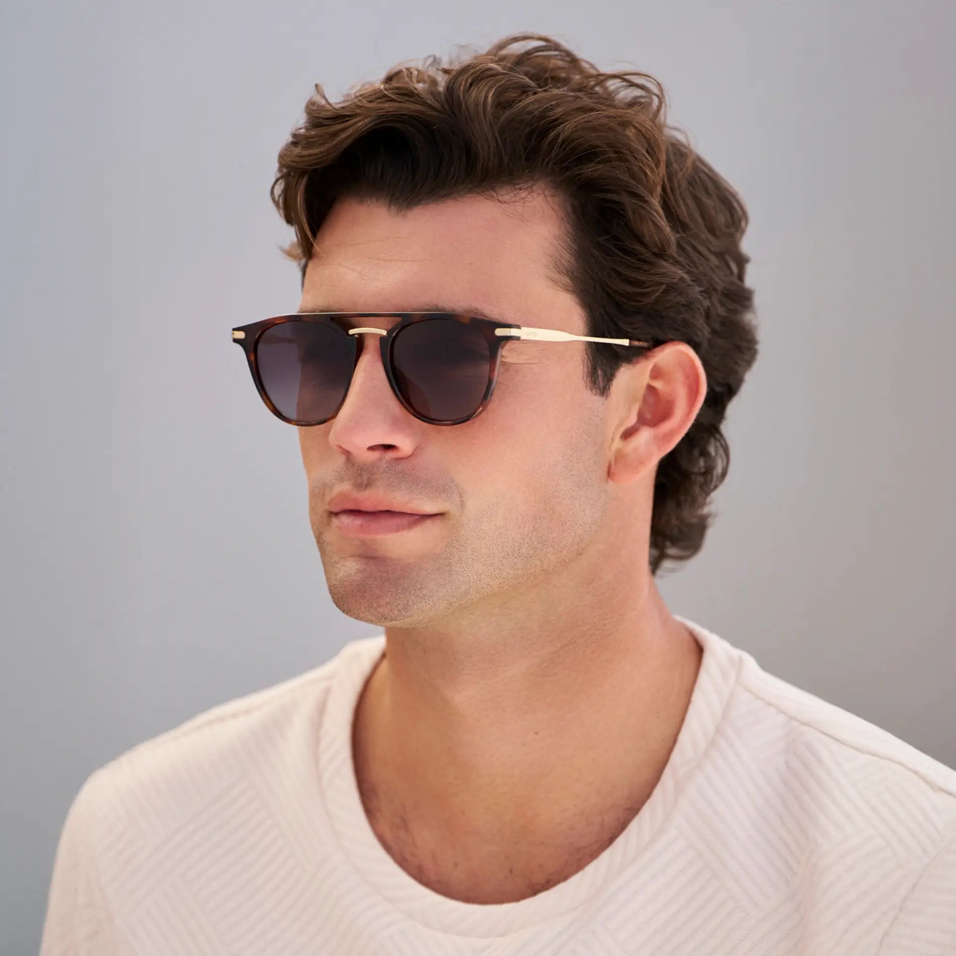 Brown Tortoise / Oak Brown Gradient Lens || Model wearing Men's Round Polarized Sunglasses with Brown Tortoise Metal Frame and Oak Brown Gradient Lenses