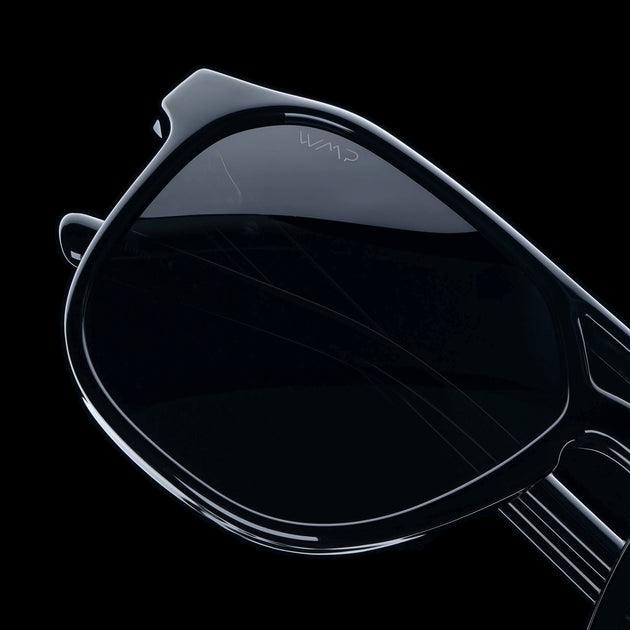 TRIPLE BLACK LENS
