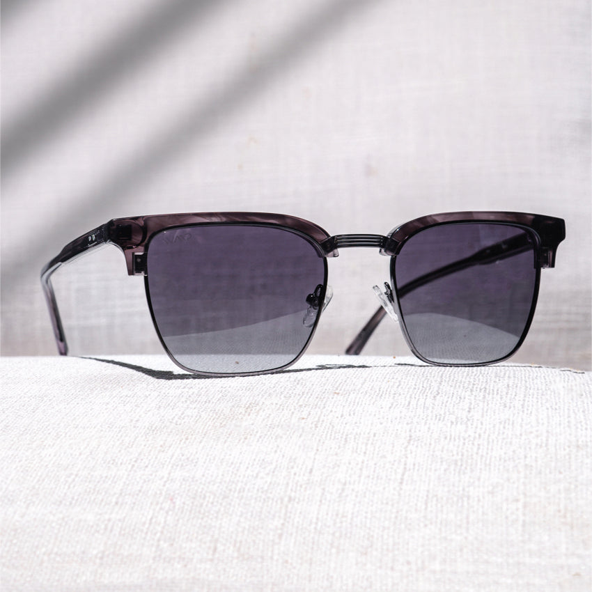 Agate Grey Tortoise / Gradient Black Lens
