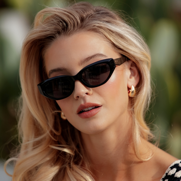 Loretta | Polarized - Black / Triple Black Lens