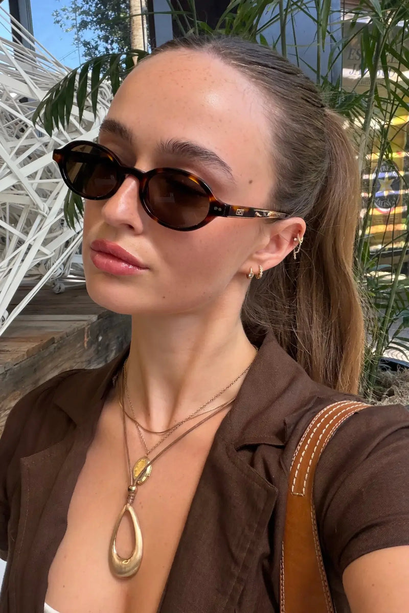 Model wearing Noa sunglasses in Brown Tortoise in an outdoor close-up lifestyle photo.